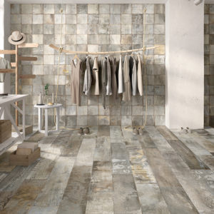 Projet complexe qui englobe plusieurs essences de bois et associe aux lames classiques le format 20x20 qui, en raison de son esthétique originale, devient la grande vedette de la collection. Le projet magnifie le veinage, la structure et la tonalité des bois examinés sous divers angles de vue : le chant, la tête ou la longueur des lattes. L'assortiment ou l'alternance des formats, sur le sol et sur le mur, permet de caractériser les espaces par un look contemporain et enchanteur, à chaque fois différent.