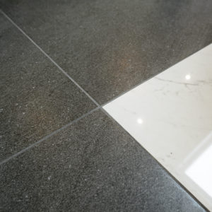 salle de bain rénovation gratentour carrelage décoration architecte balma haut de gamme grand format