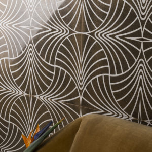 Swing Piuma ottone su fondo bianco matt architecte format design toulouse creation original balma renovation carrelage faience archi douche salle de bain