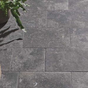 Pierre carrelage grand format dalle sur plot sanitaire architecte décoration