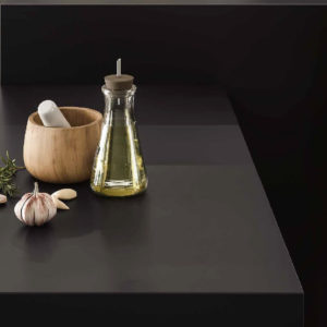 Absolute black plan de travail cuisine top kitchen cérame marbrier faconnage Toulouse décoration architecte