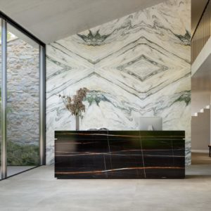 carrelage marbre decoration vert bleu rouge grand format decoration architecte